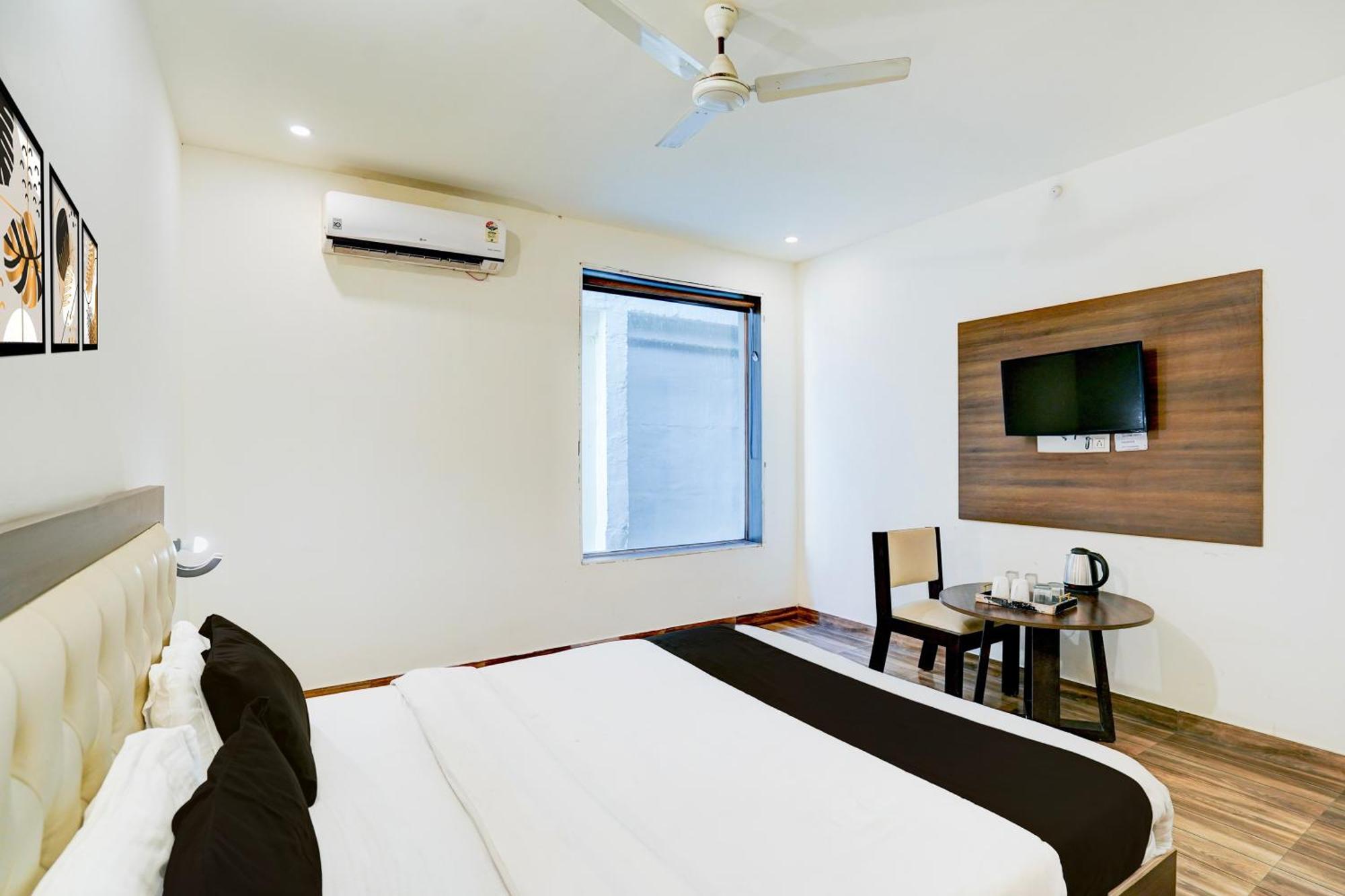 Hotel Collection O Golapar Haldwani Kāthgodām Esterno foto