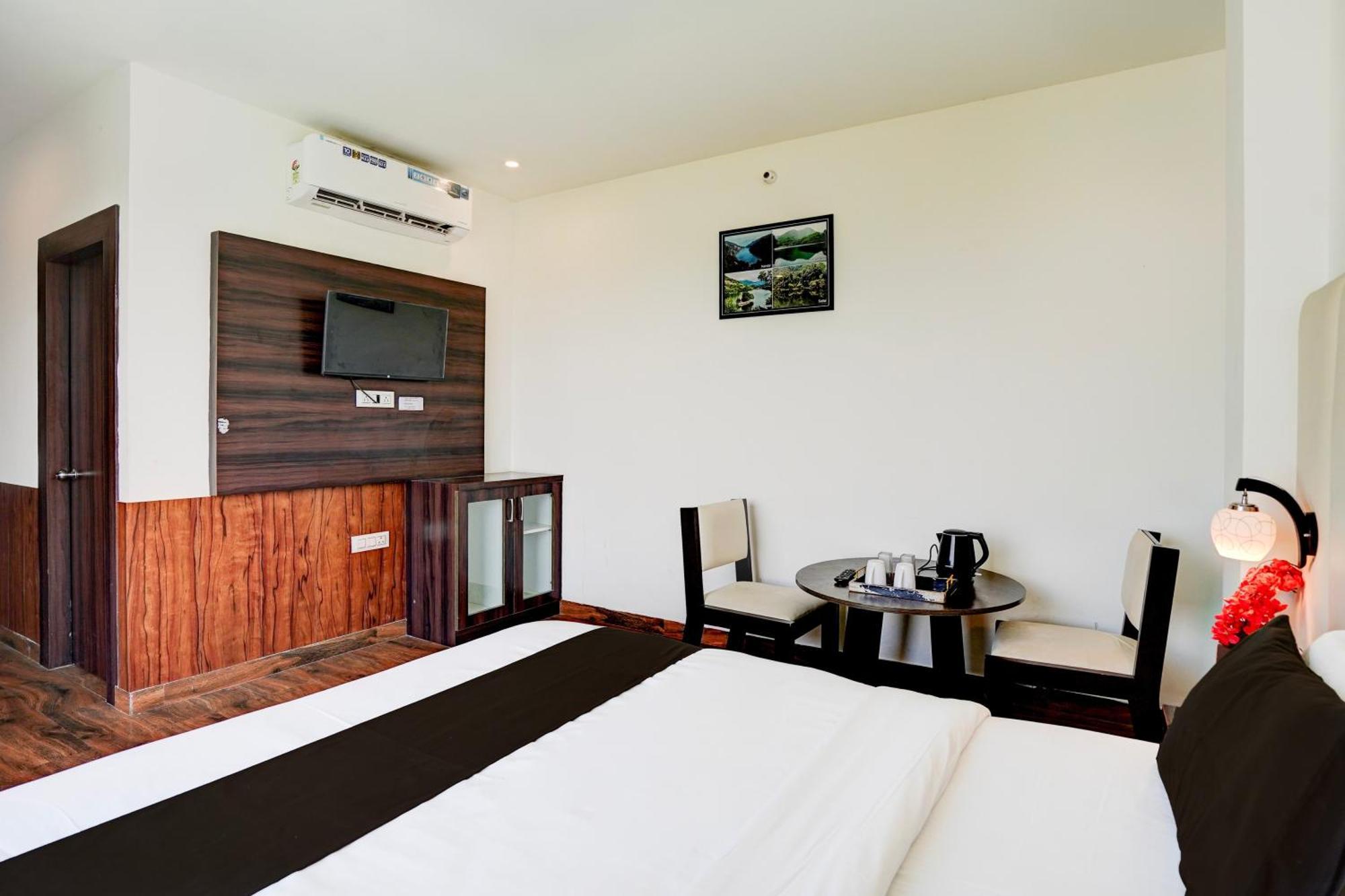 Hotel Collection O Golapar Haldwani Kāthgodām Esterno foto